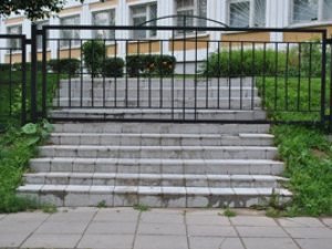 Москва отгорожена от москвичей заборами